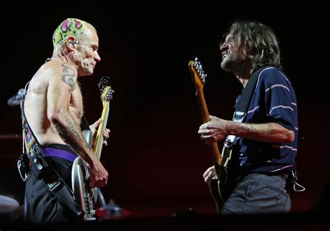 Flea Des Red Hot Chili Peppers Sur Dieu Le Podcasting Et La Paternité Nouvelles Du Monde