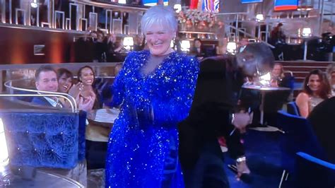 Oscar 2021 Glenn Close se diverte e mostra habilidade dança