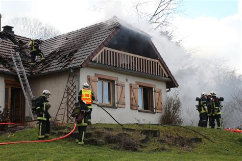 Échenoz la Méline Feu Une maison détruite par un incendie le