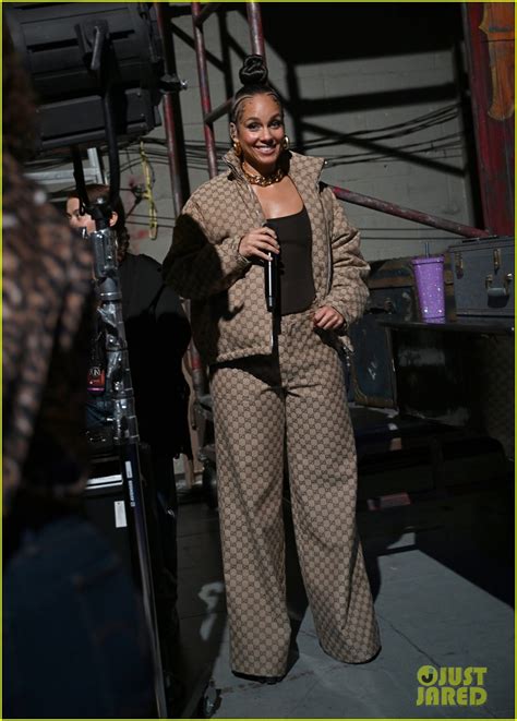 Alicia Keys Brings Out Surprise Guest Jay Z For Hell S Kitchen Performance At Tony Awards 2024