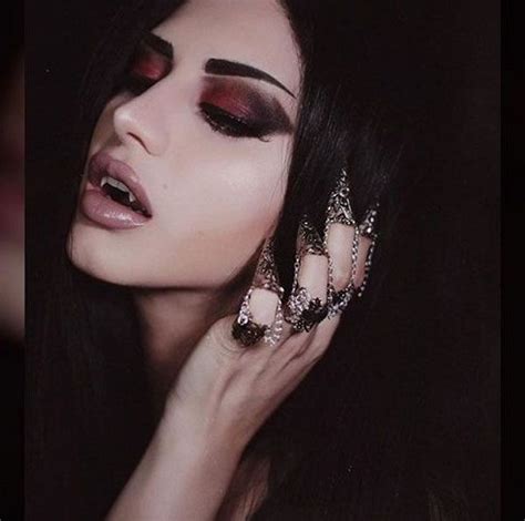 Tặng 5 cây son màu Nude hóa trang Halloween biến nàng thành ác nữ