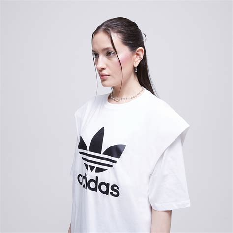 Adidas ТЕНИСКА Tee Ic8806 Дамски Цвят бял Модни Тениски Дрехи Adidas в