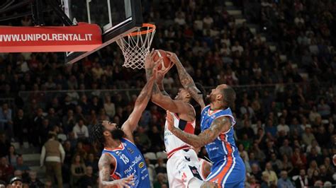 Treviso Basket è notte fonda a Reggio Emilia quinta sconfitta di fila