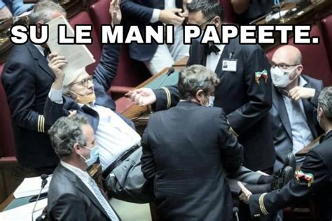 Parlamento Sgarbi Cacciato Dall Aula I Meme Pi Belli Sui Social Foto