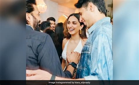 Viral Pic Of Kiara Advani And Sidharth Malhotra With Riteish Deshmukh