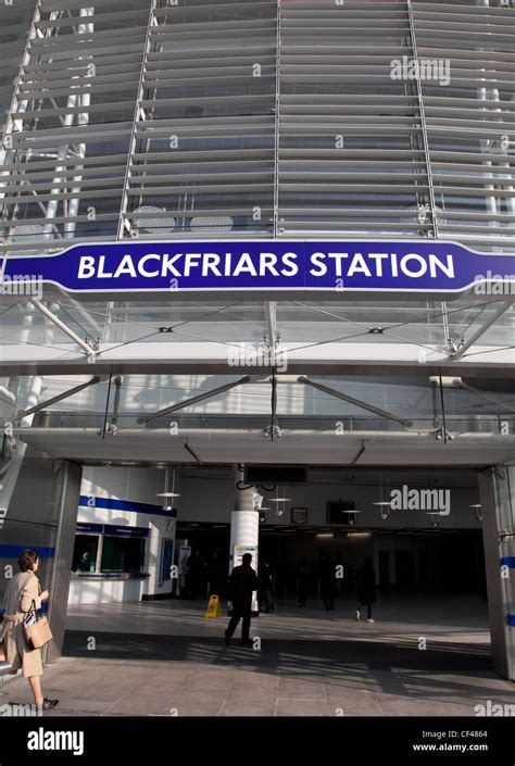 New Blackfriars Rail And Tube Station London Stock Photo Alamy