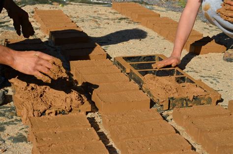 Fabrication Brique De Terre Adobe Terre Crue