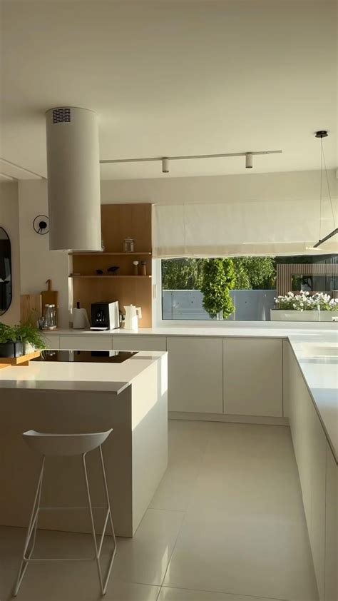 Pin By Bradbiancaionela On Quick Saves In 2024 Modern Kitchen Design