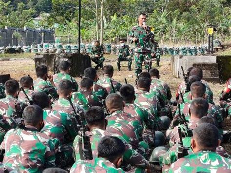 Kodam II Swj Tutup Latihan Pratugas Satgas Pamtas RI Malaysia Yonif 144