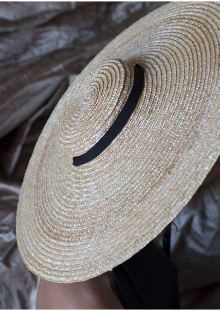 Le Chapeau De Paille Traditionnel De Provence