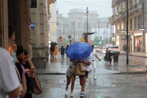 Maltempo A Milano 100 Interventi Dei Vigili Del Fuoco