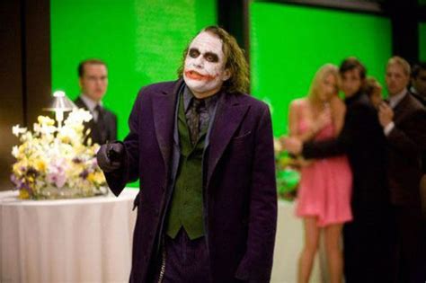 Heath Ledger on the Set of “The Dark Knight” (50 pics)