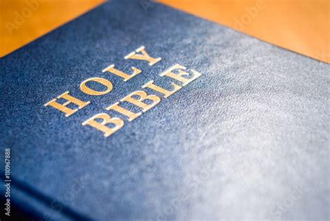 Blue Holy Bible Photo Libre De Droits Sur La Banque Dimages Fotolia