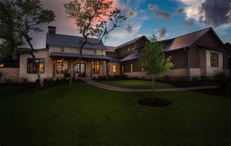 Timeless Modern Farmhouse With Elegant Chic Interiors In Texas Hill Country