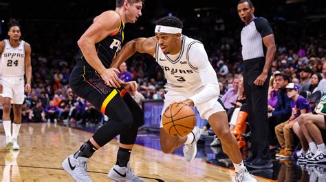 Nba Keldon Johnsons Late Basket Gives Spurs Win Over