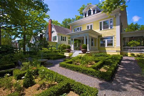 Formal vs. Informal Front Yard - Landscaping Network