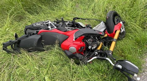 Untereggen Sg Motorradfahrer Nach Kollision Mit Auto Verletzt