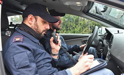 Sorpreso Dalla Polizia Ingoia La Droga Arrestato E Portato Al Murri