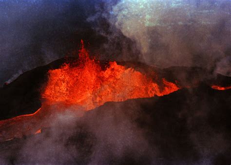 Hawaiian Volcano Mauna Loa Sends Signals It May Erupt As Earthquakes