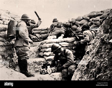 Soldati Francesi In Trincee Francia 1916 I Guerra Mondiale Prima