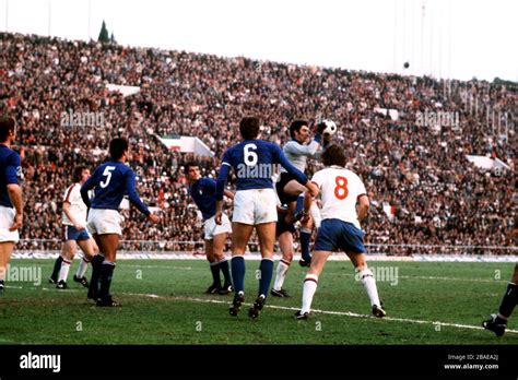 Italy Goalkeeper Dino Zoff catches the ball Stock Photo - Alamy