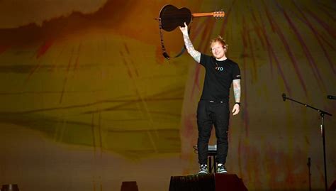 No Rock In Rio Ed Sheeran Usa Camiseta De Marca Própria Cnn Brasil