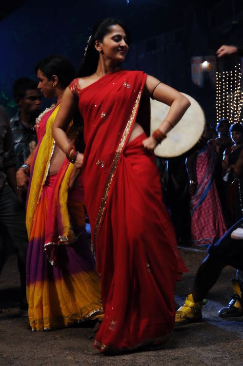 Anushka Shetty Hot Cinema Latest Anushka With Simbu Hot In Vaanam HD Images
