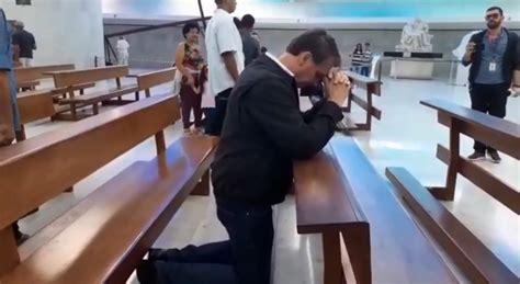 Bolsonaro Foi Rezar Neste Domingo Na Catedral De Brasília Acesse