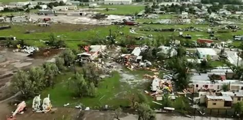 Três mortos e mais de cem feridos após a passagem de um tornado no