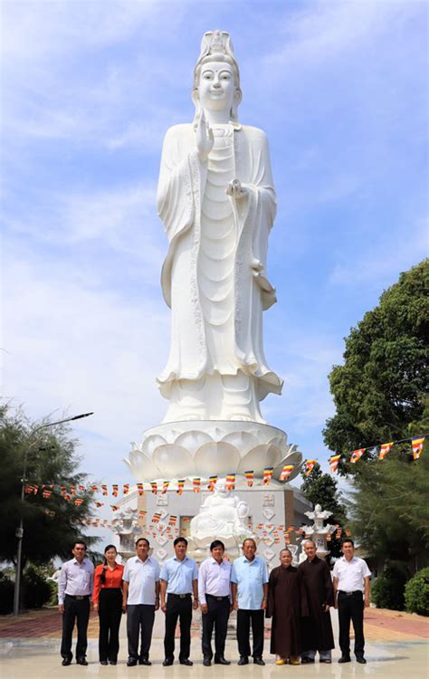 amazing vietnam chua thien  ngoi  tu ben dong vam  dong
