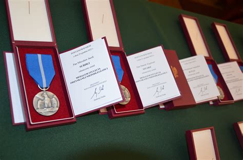 Medal Stulecia Odzyskanej Niepodległości dla pracowników IPN w