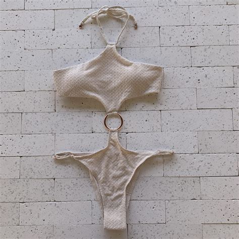 Body Maiô Argola na Cintura Tecido Detalhado Nude Dondoca Moda Feminina