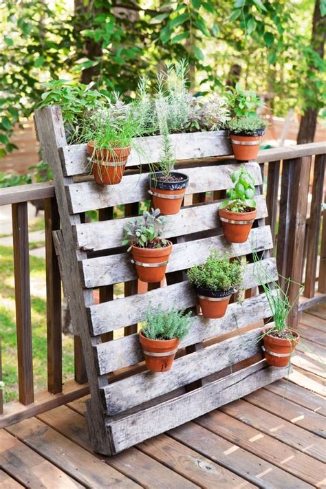 Nos astuces pour créer un jardin ou potager vertical chez soi Pallets