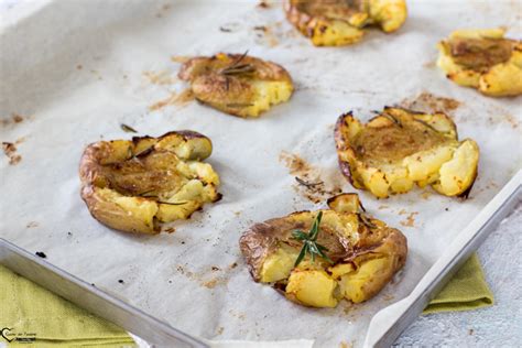 Patate Schiacciate Al Forno Croccanti Ricetta Al Forno Con La Buccia