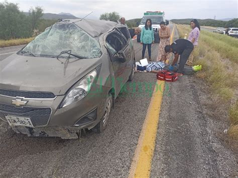 Auto Vuelca En La Carretera Monclova Sabinas Conductor Queda Lesionado