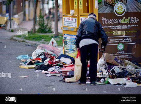 Raccolta Dei Rifiuti Hi Res Stock Photography And Images Alamy