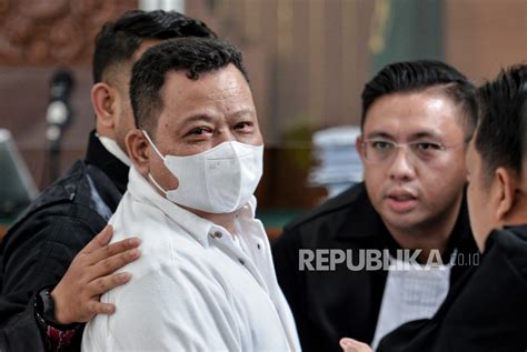 Majelis Hakim Vonis Kuat Maruf 15 Tahun Penjara Republika Online