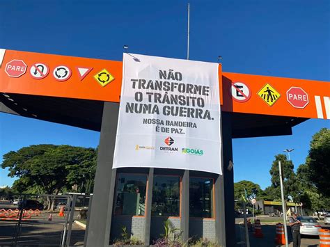 Detran Goi S Lan A Movimento Maio Amarelo Folhain