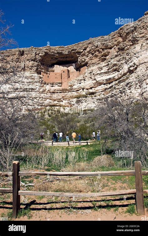 Visitors Below Montezuma S Castle National Monument Yavapai County