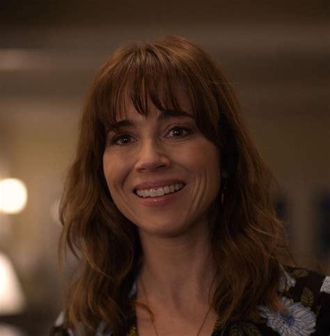 Linda Cardellini As Judy Hale In The Dark Comedy Dead To Me Source