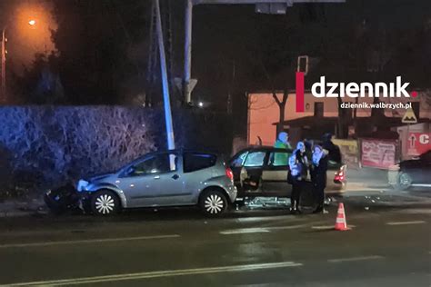 Wypadek Ko O Obi Jeden Pas Zablokowany S Poszkodowani Dziennik