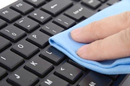 Belajar Komputer Cara Merawat Dan Membersihkan Keyboard Laptop Atau