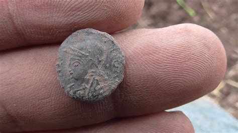 Metal Detecting Uk Searching A Roman Site And Finding 8 Roman Coins Xp Deus 5 Youtube