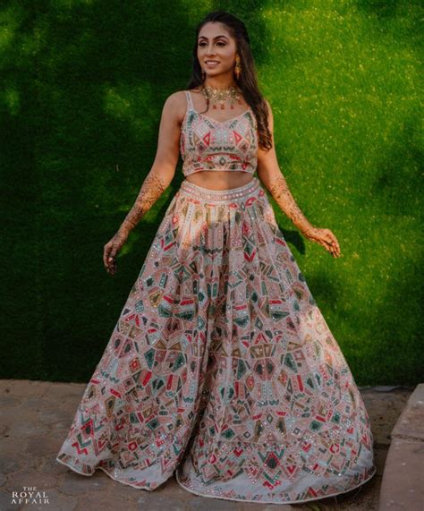 Popular Mehndi Function Dresses For An Ultra Chic Look Stylish