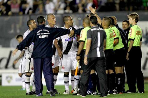 Jogadores Do Vasco Lamentam Gol Cedo E Confiam Na Classifica O Lance