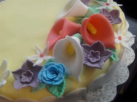 Fondant Flower Cake | Fondant flower cake, Cake designs, Flower cake