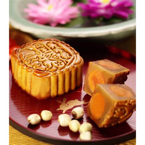 Gr Sunwinwah Mooncake White Lotus Seed Paste Cake W 2 Yolks 185gr