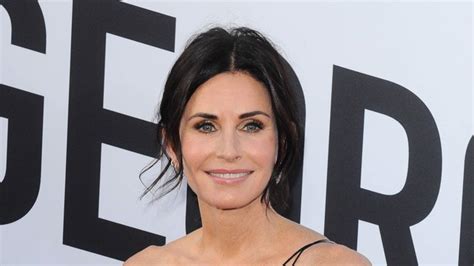 Galerie Courteney Cox to přehnala s plastikami Výplně v obličeji si