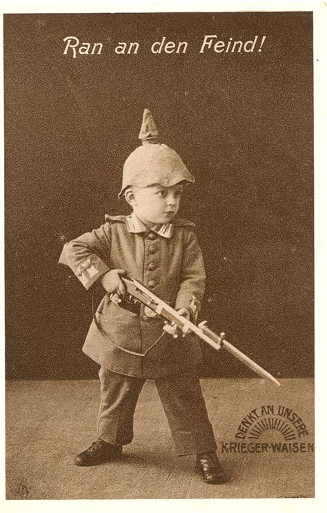 Postkarte Mit Einem Kleinen Jungen In Uniform Museum Schloss