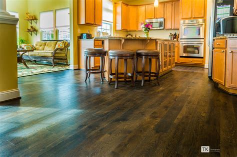 What Color Of Vinyl Plank Flooring Goes With Honey Oak Cabinets Home Alqu